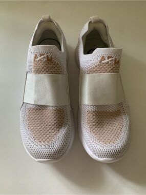 APL Techloom Bliss Slip On Sneakers, White / Crème / Beachwood, US 6.5